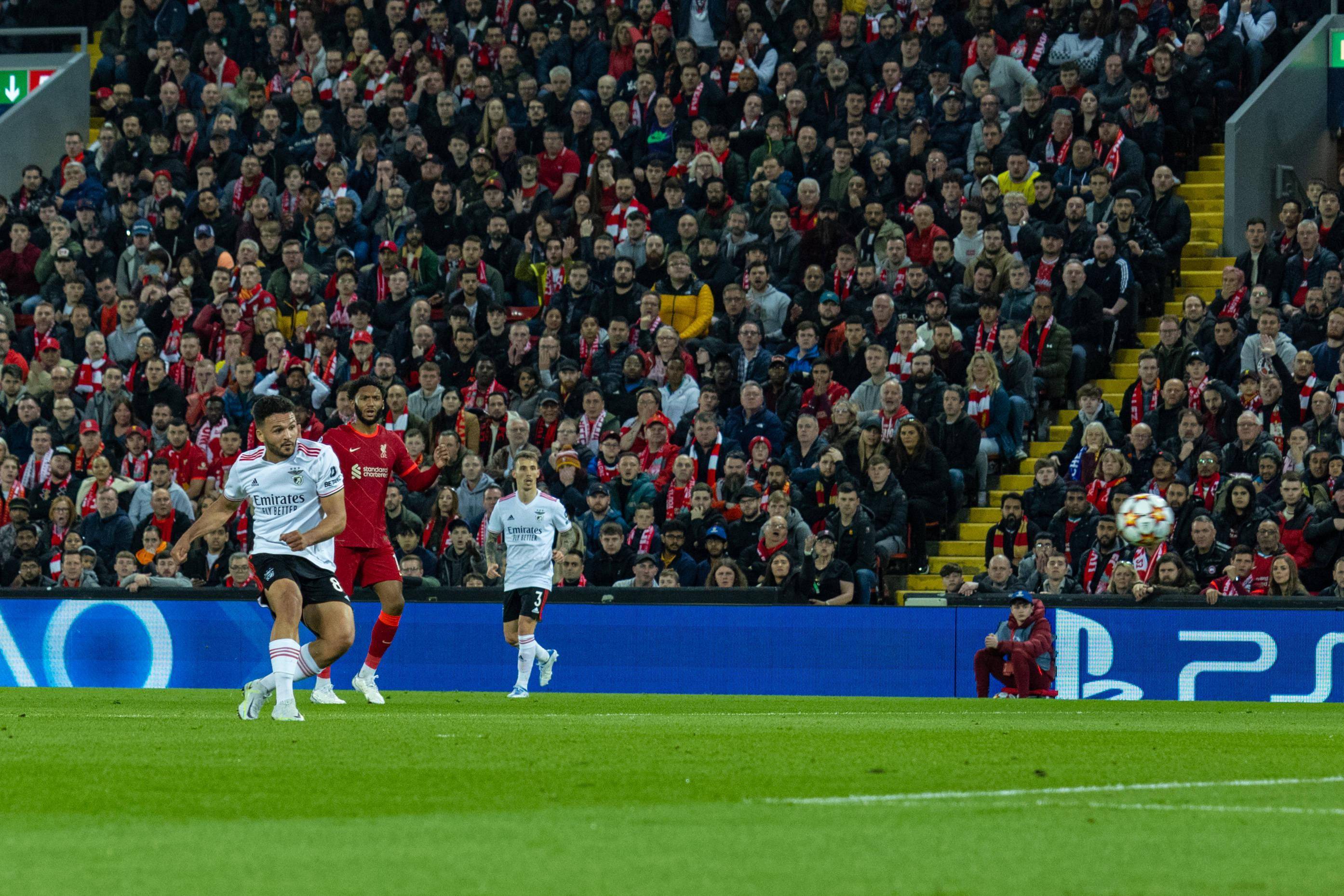 包含利物浦内部会议纪要流出——冲刺阶段再遭质疑，葡超使命明确，控场能力受关注的词条