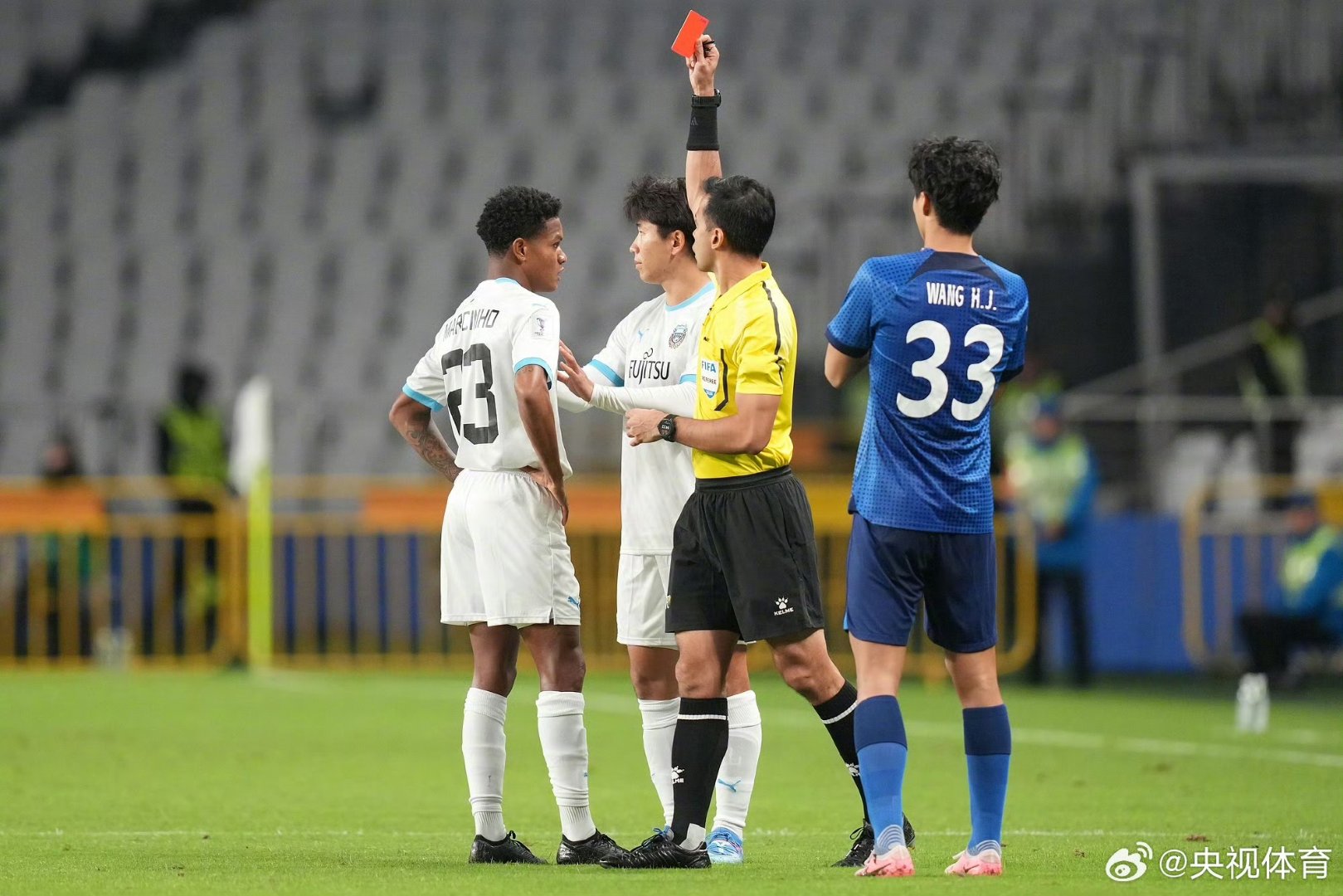 包含上海申花训练开放日；赛前遗憾出局引欢呼；欧冠在即；球队文化再被提及的词条