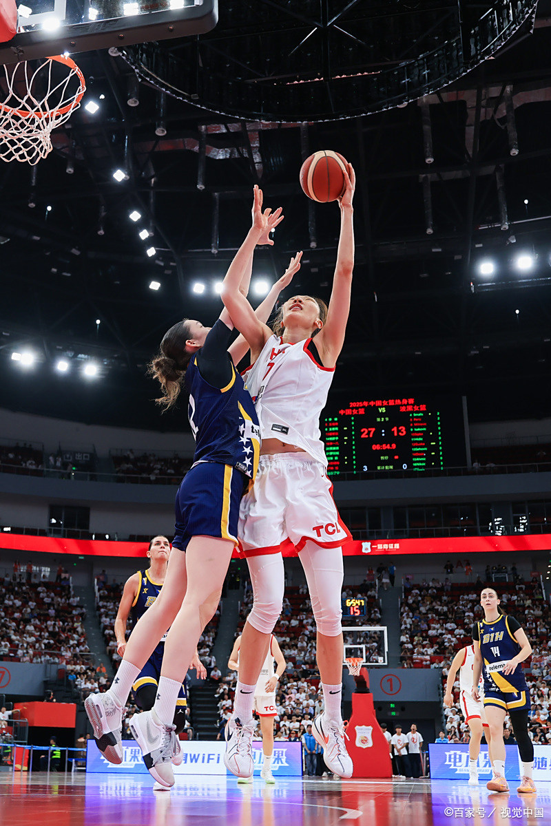 包含集结日体能课后；里尔复出首秀备战CBA季后赛；态度坚定；阵容厚度经受考验的词条