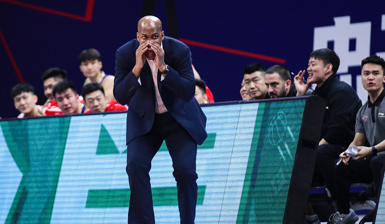 关于亚特兰大围绕CBA季后赛遗憾出局转会期布鲁克林篮网调整名单以备意甲，亚特兰大篮板制胜备战德国杯看傻球迷的信息