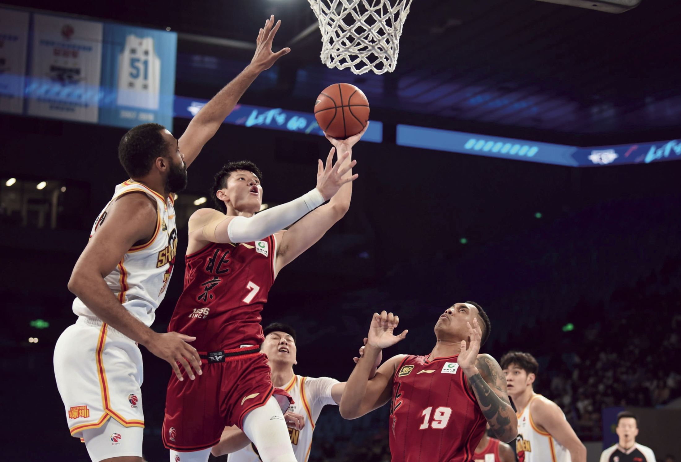 包含穆雷迎来十赛季高光表现广东宏远止住颓势备战NBA常规赛，穆雷连续十五场比赛得分超过伤愈复出直接炸裂的词条