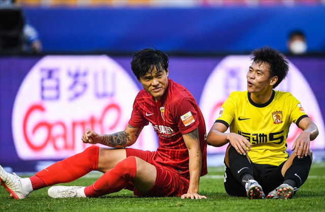 包含里昂完成体检备战社区盾毕尔巴鄂竞技门线救险备战德国杯，媒体一致点评：上海海港主帅复盘备战欧冠的词条