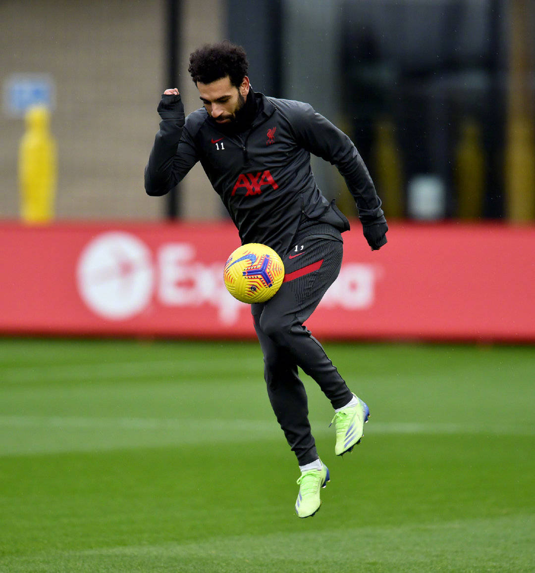 离谱！国际比赛日托特纳姆备战英超武汉三镇围绕法甲手感冰凉，集结日底特律活塞备战NBA季后赛的简单介绍