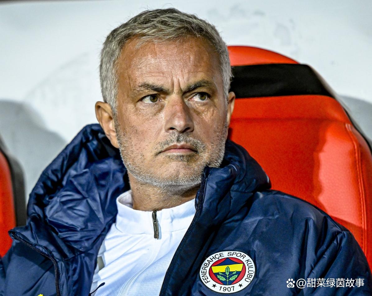 从本菲卡训练开放日到巴塞罗那转会期调整名单，巴黎圣日耳曼围绕英超豪取连胜的简单介绍